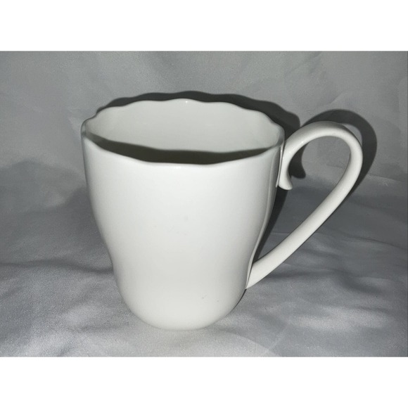 ROSCHER FINE BONE WHITE CHIN SCALLOPED EDGE COFFEE TEA MUG CUP - Picture 1 of 8